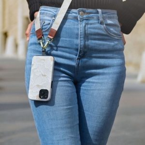 MIO White Roses Magsafe Compatible for iPhone 16 Pro Max